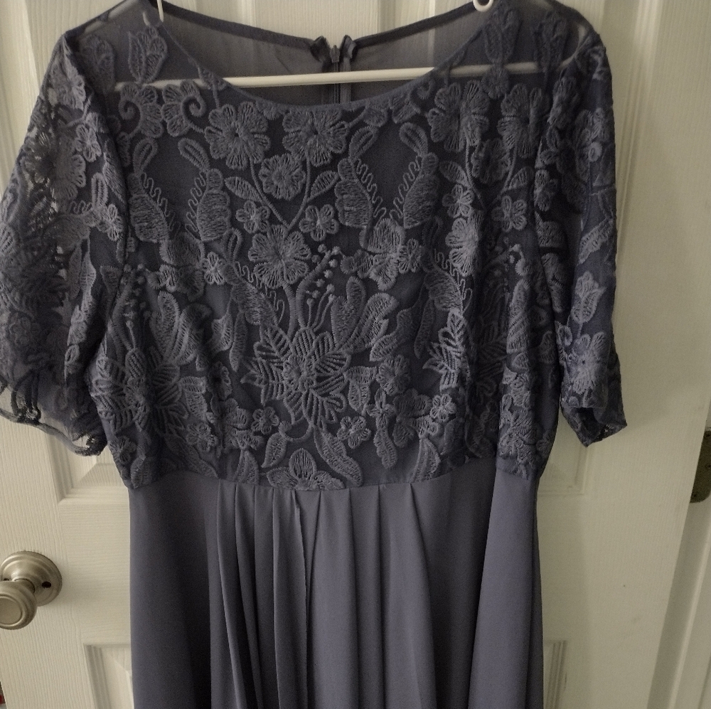 Elegant Lace Bodice Maxi Dress in Slate Blue